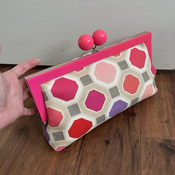 KATE SPADE New York Geometric Canvas Bubble Gum Pink Kiss Lock Clutch Purse Bag - Picture 4 of 16